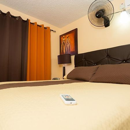 Cozy Accommodations คิงส์ตัน ภายนอก รูปภาพ