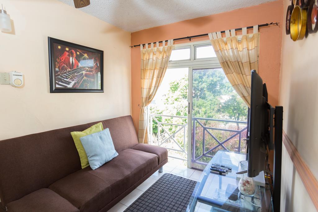 Cozy Accommodations คิงส์ตัน ภายนอก รูปภาพ